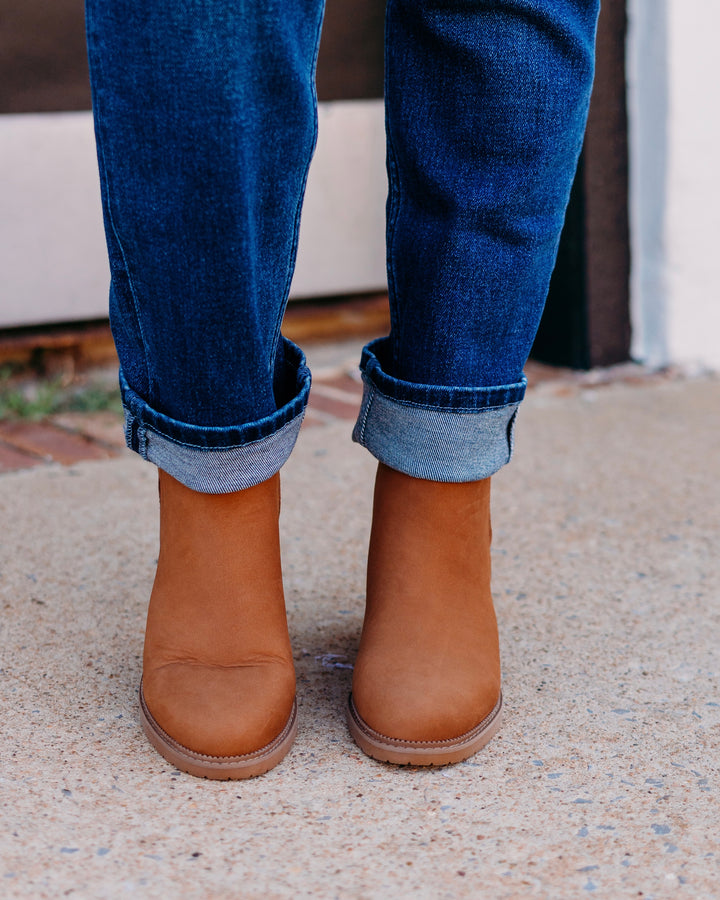 TOMS: Hailey Boot in Nubuck Brown Leather 10021307