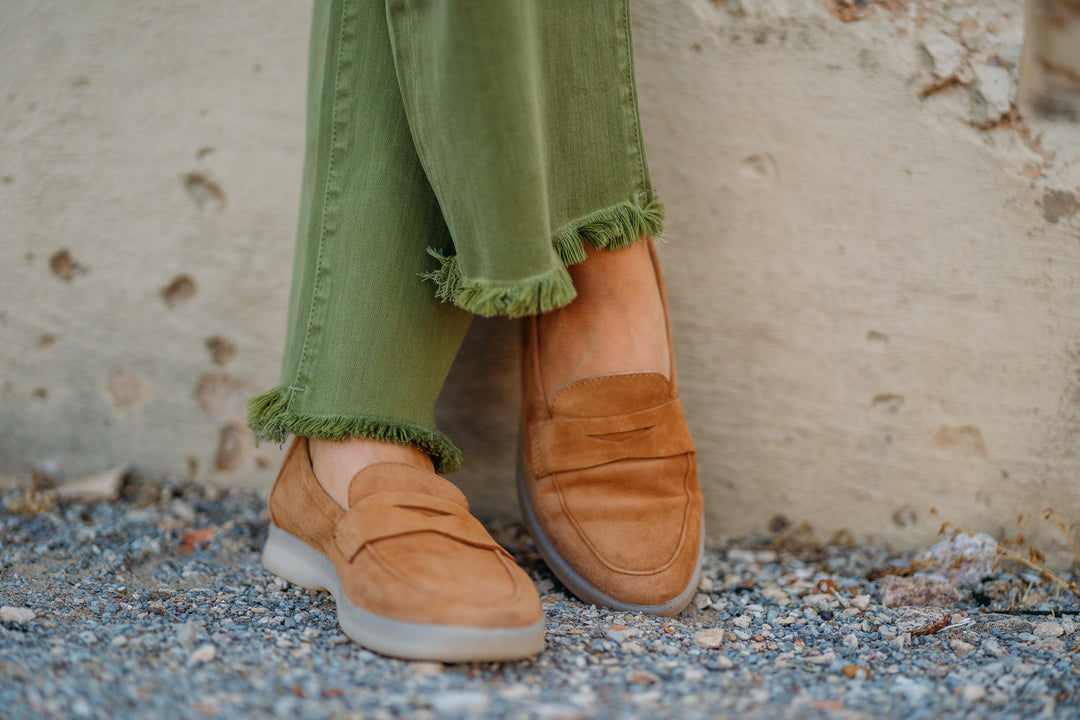 Vaneli: Undine Cuio Suede Flat