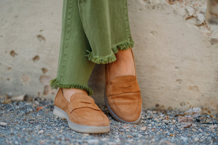 Vaneli: Undine Cuio Suede Flat