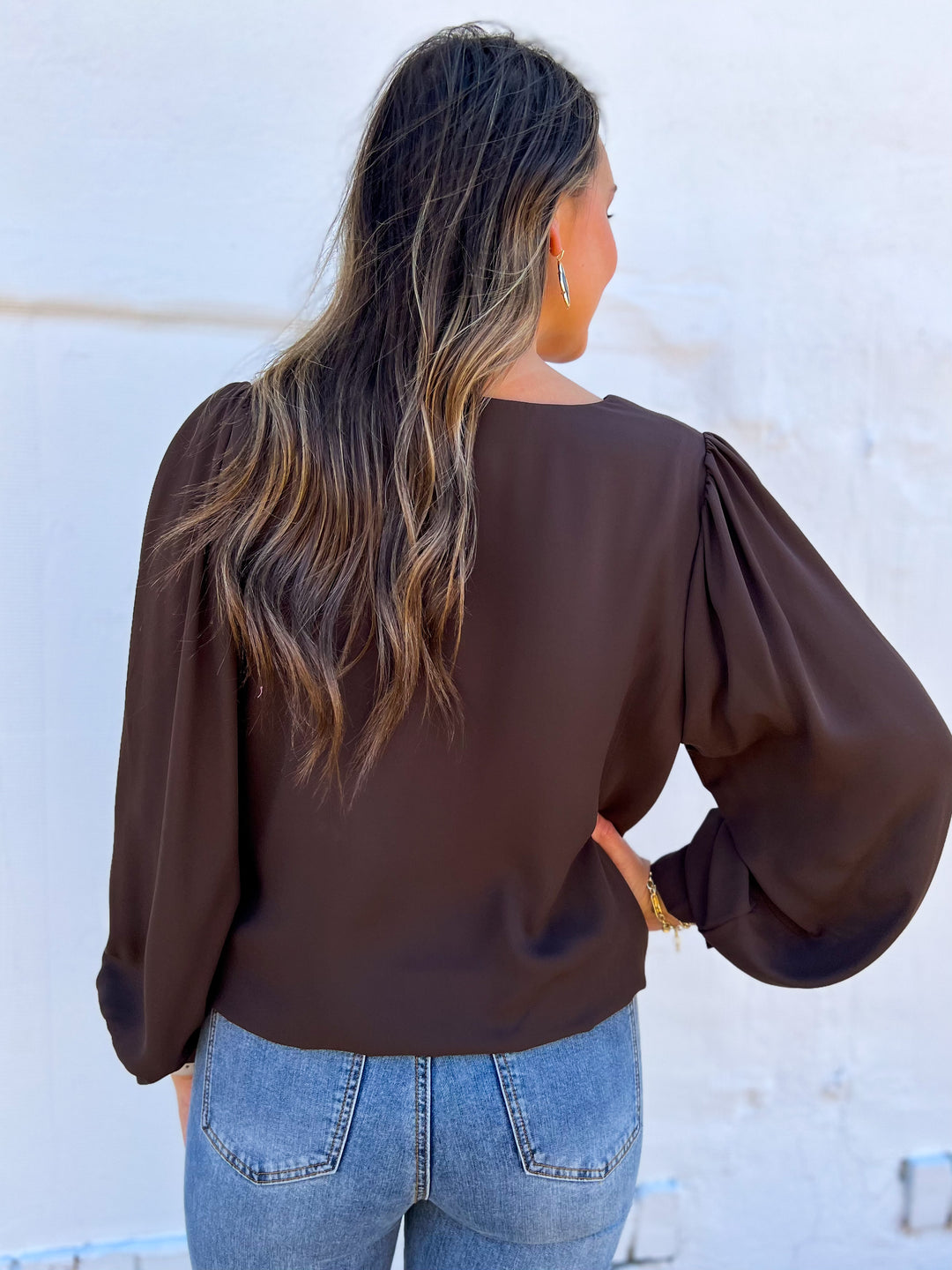 Karen Kane: Puff Sleeve Top in Brown