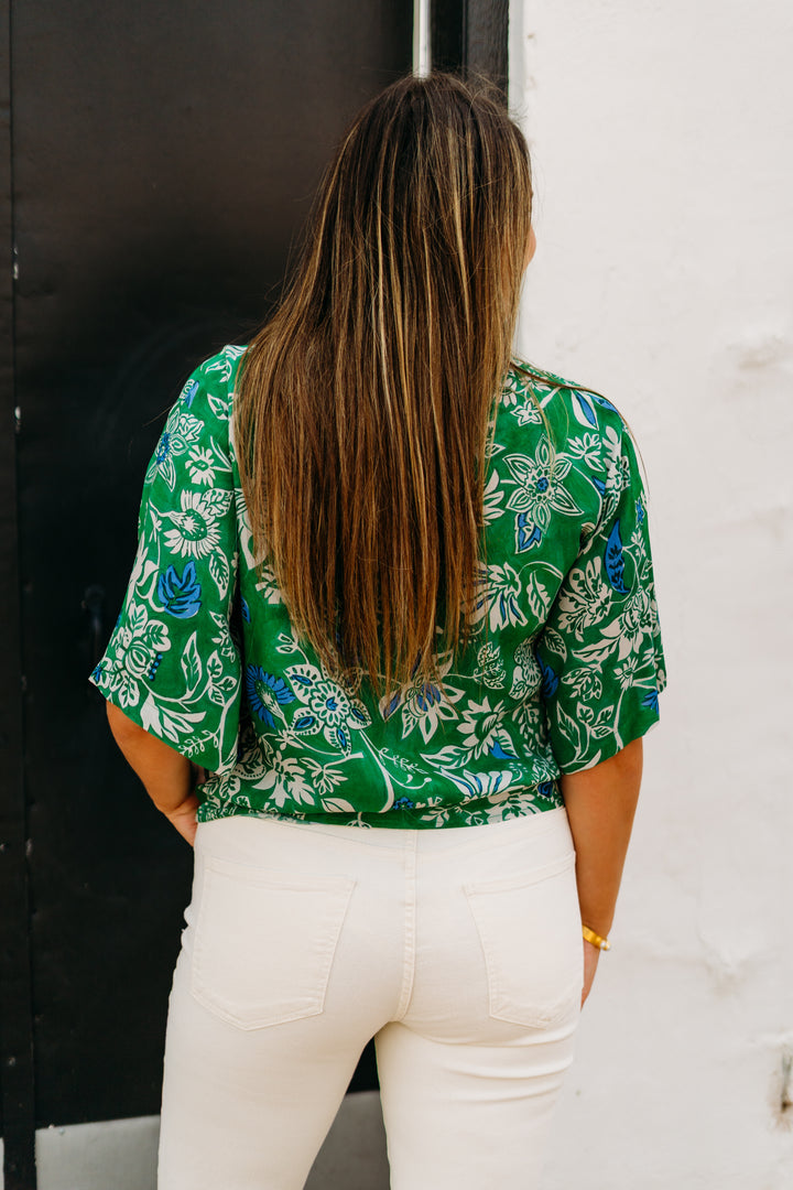 Karen Kane: Short Sleeve Tie Front Top in Print