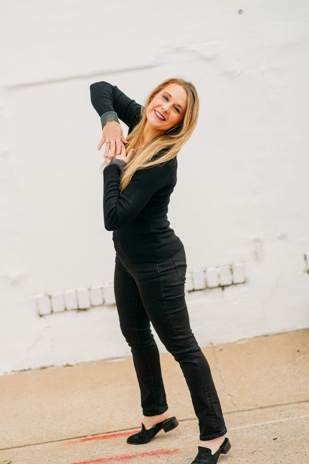 Frank Lyman: Black sweater 244698U