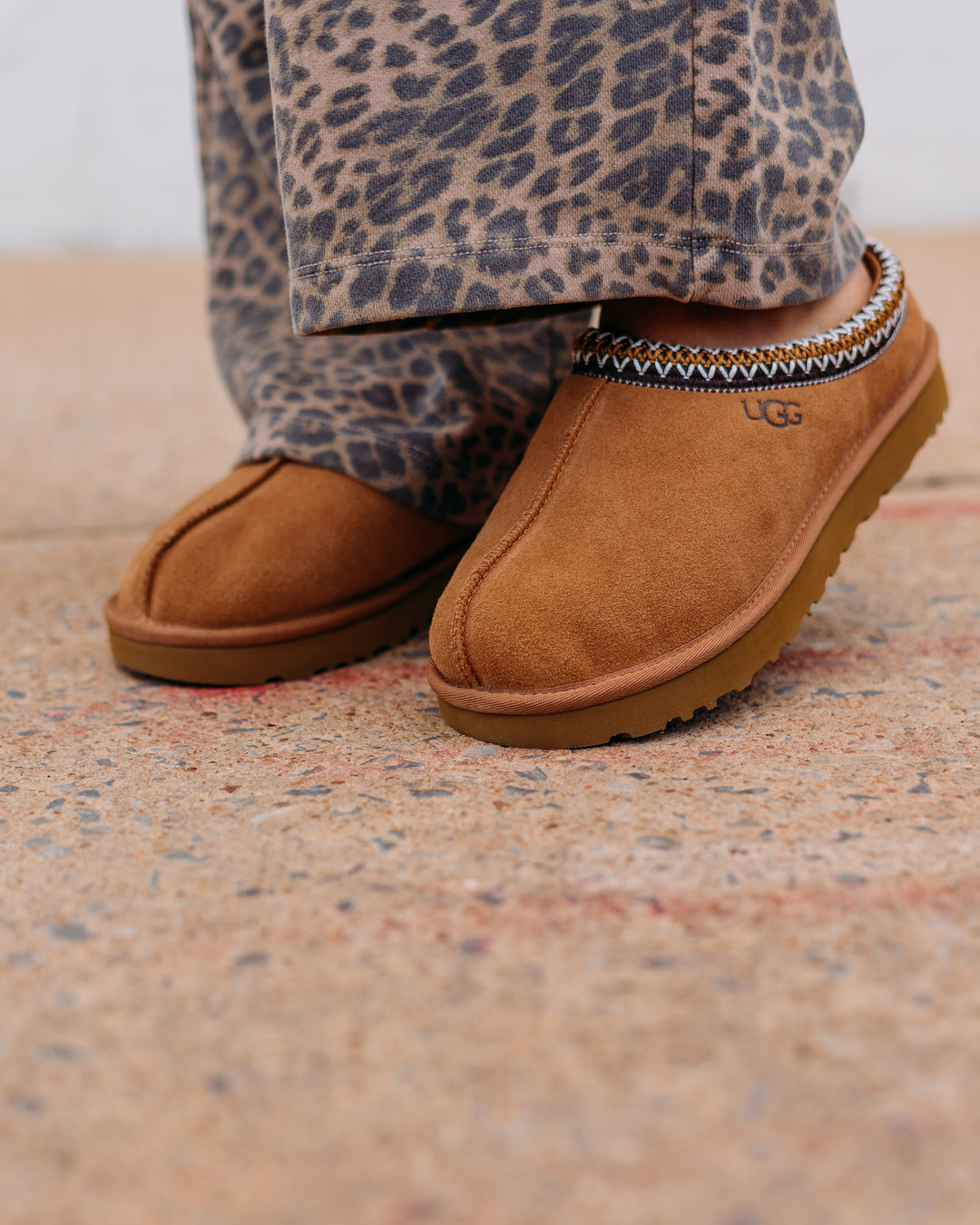 Ugg: Tasman Slipper in Chestnut