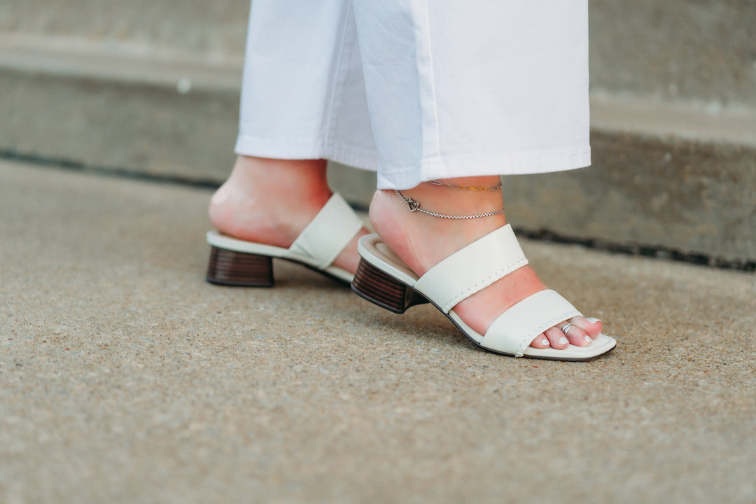Clarks: Serina Mule in Off White