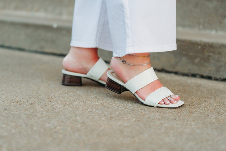 Clarks: Serina Mule in Off White