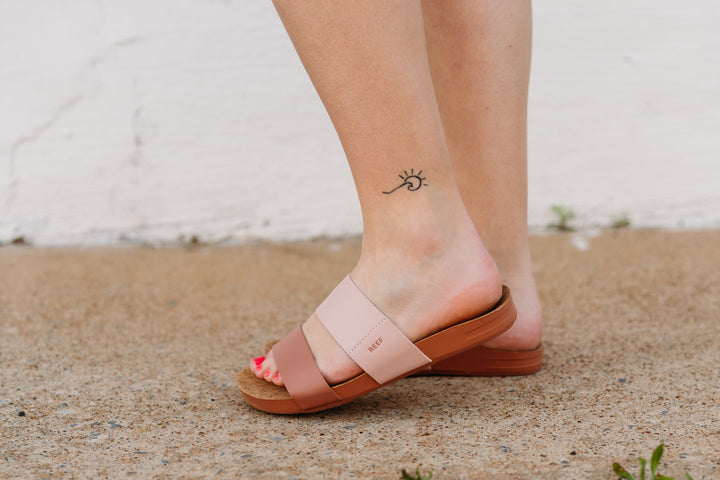 Reef: Cushion Vista Slide Sandal in Cameo Rose