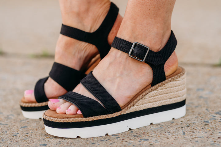Toms: Darya Sandals in Black