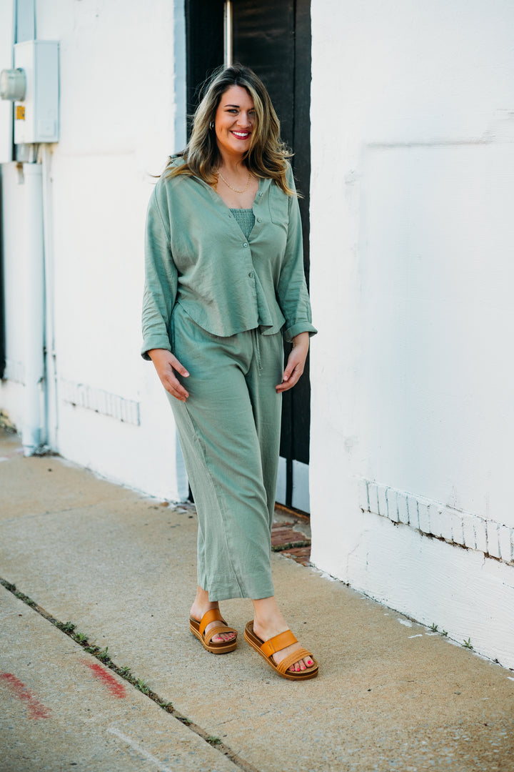 Z Supply: Amelie Linen Top in Avocado