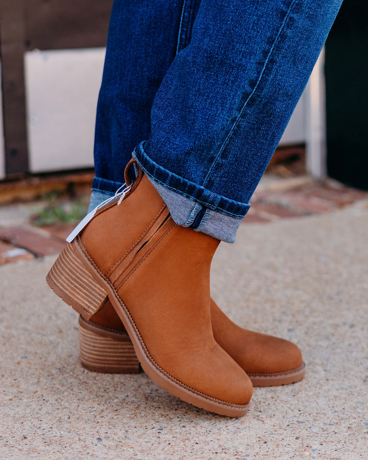 TOMS: Hailey Boot in Nubuck Brown Leather 10021307