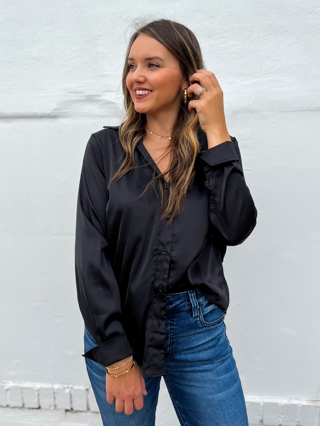 Glam: V-Neck Button Down Shirt in Black GT6115