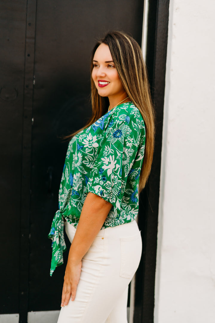 Karen Kane: Short Sleeve Tie Front Top in Print