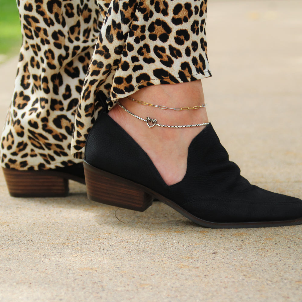 Lucky Brand: Mahzan Loafers in Black - The Vogue Boutique