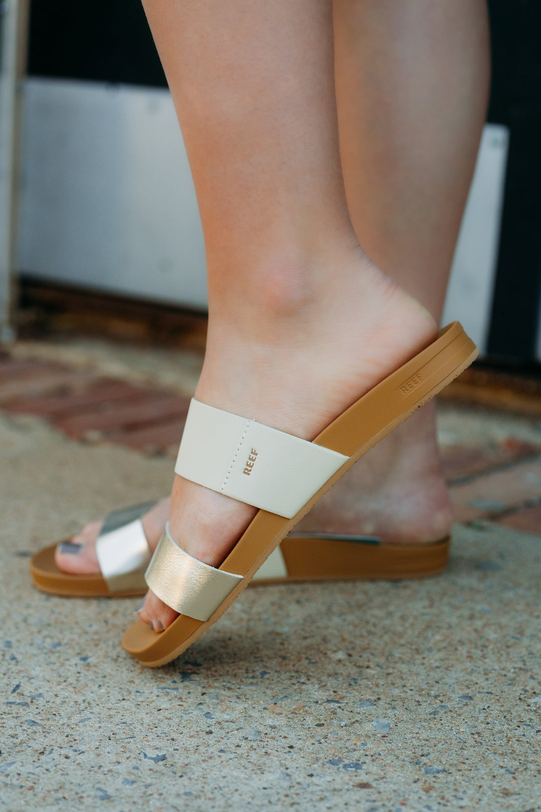 Reef: Cushion Vista Sandals in Vintage/Gold