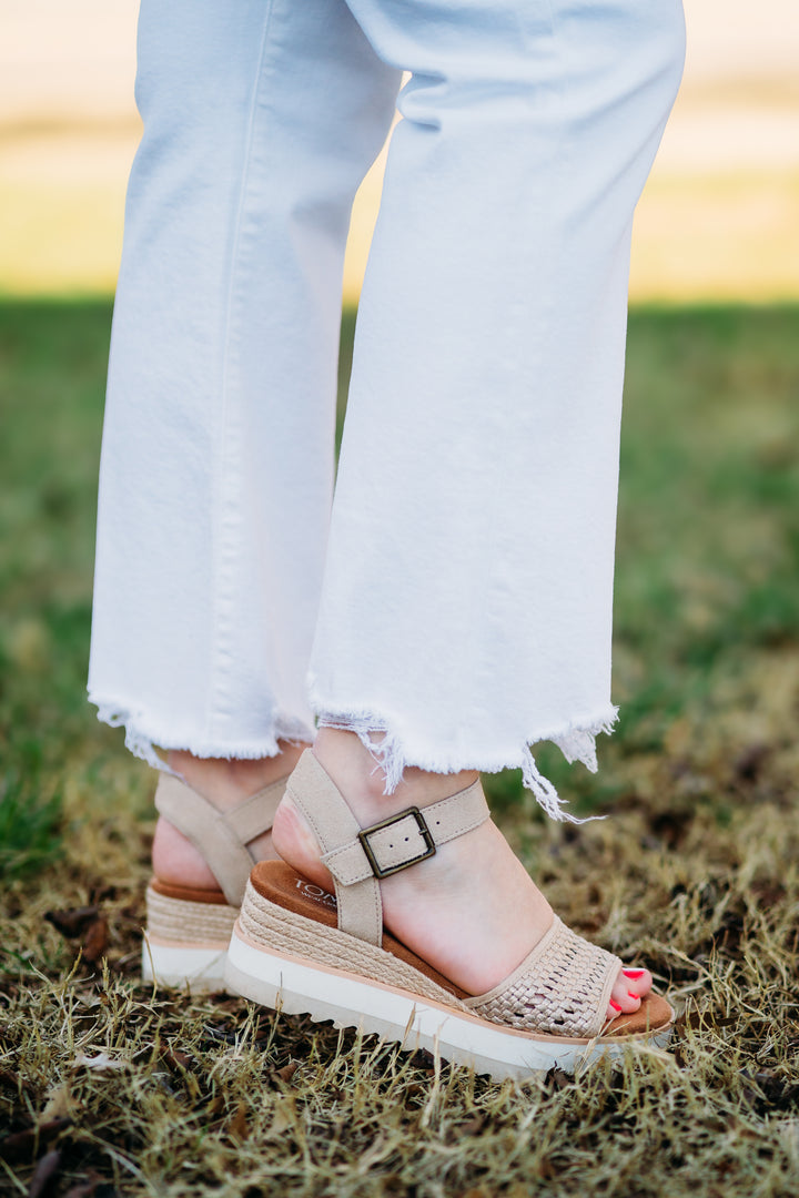 Daze: Shy Girl in White Lightning