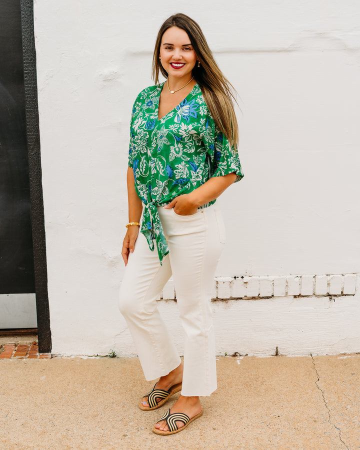 Karen Kane: Short Sleeve Tie Front Top in Print