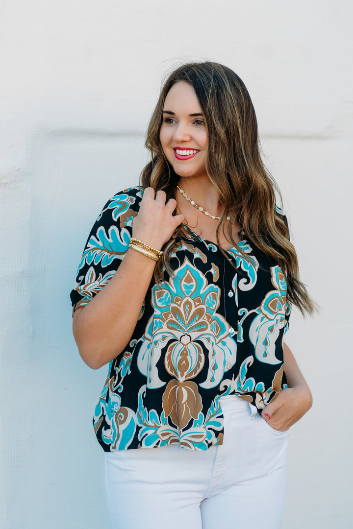 Karen Kane: Short Sleeve Peasant Top in Print