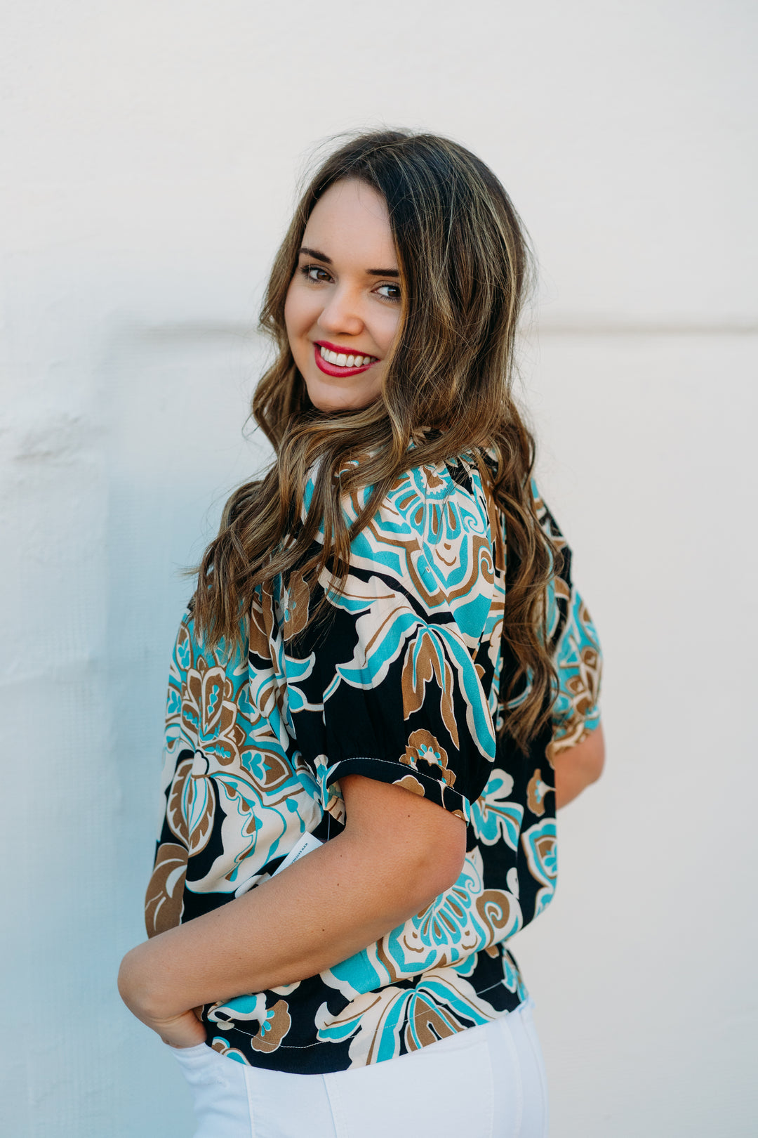 Karen Kane: Short Sleeve Peasant Top in Print