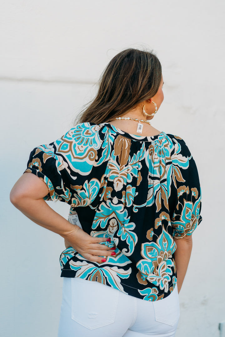 Karen Kane: Short Sleeve Peasant Top in Print