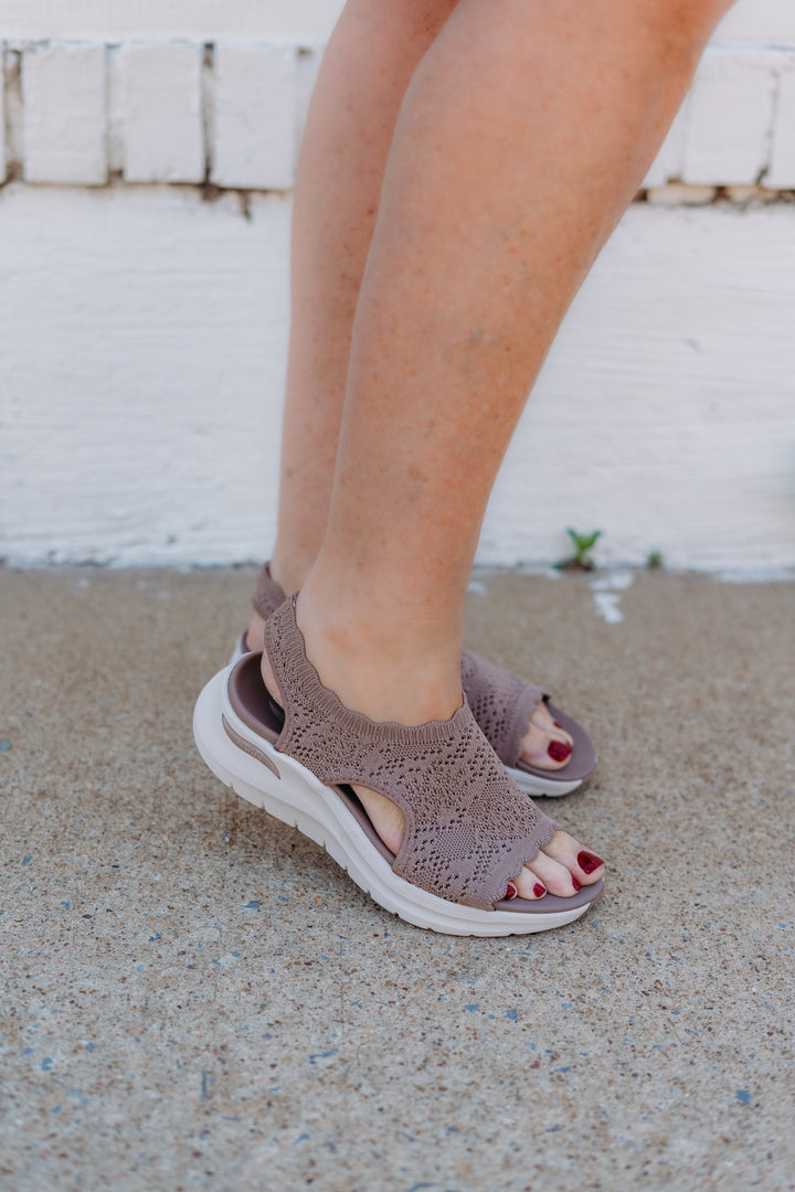 Skechers:Arch Fit Flawless Choice Sandals in Mocha