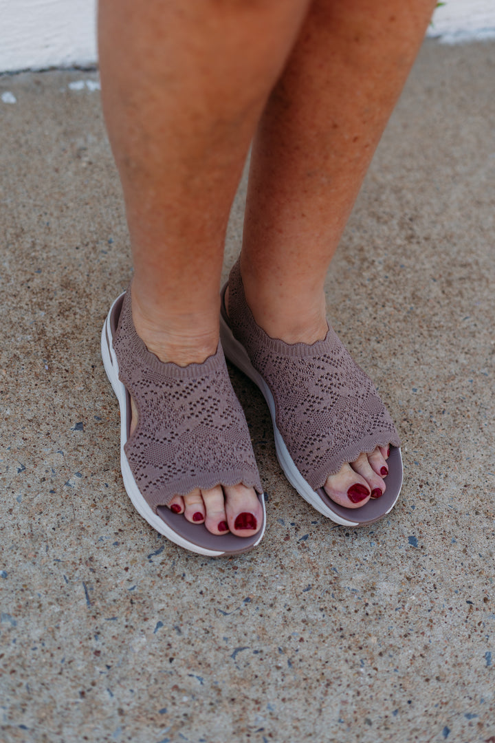 Skechers:Arch Fit Flawless Choice Sandals in Mocha