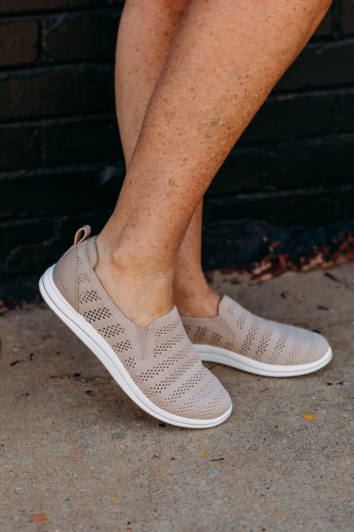 Clarks: Breezey Izzy Sand