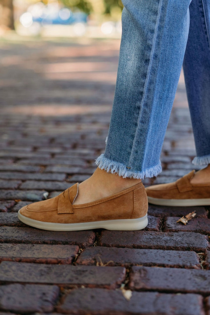 Vaneli: Undine Cuio Suede Flat