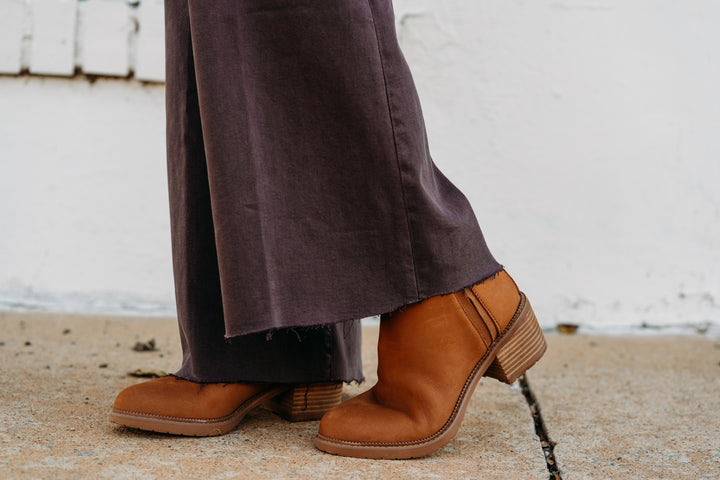 TOMS: Hailey Boot in Nubuck Brown Leather 10021307