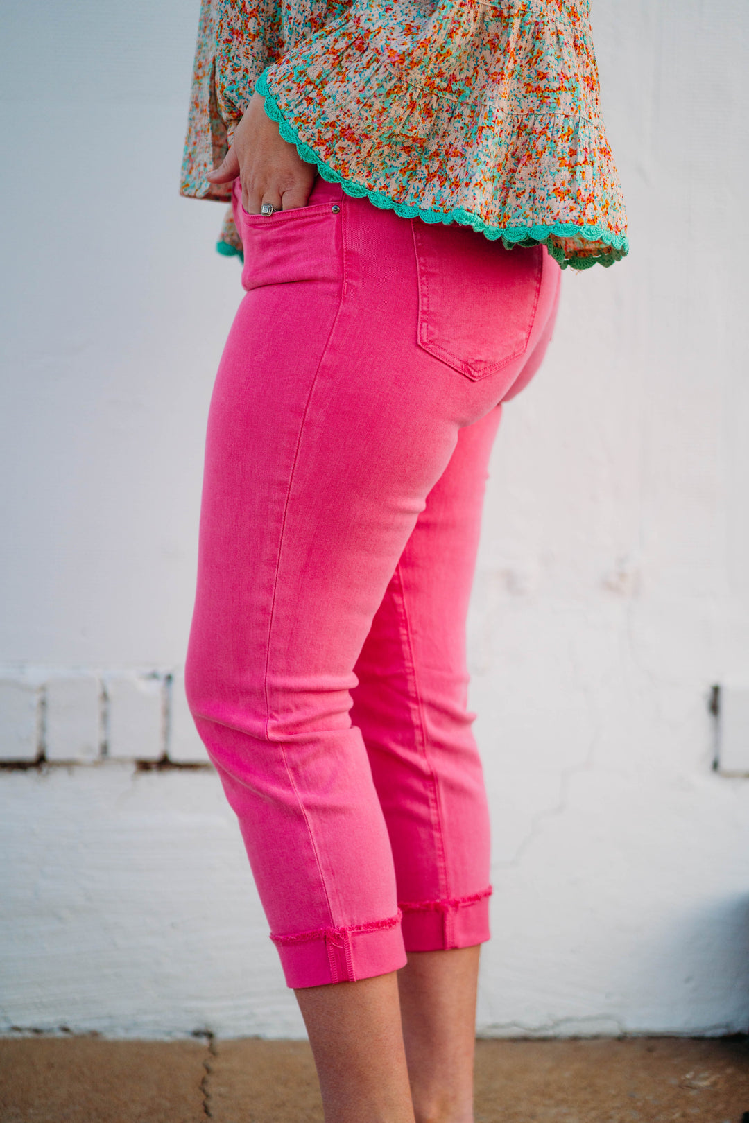 Kut: Amy Crop Straight Leg-Roll up in Sugar Coral