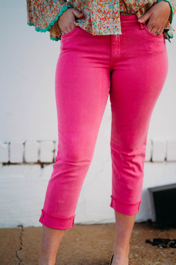 Kut: Amy Crop Straight Leg-Roll up in Sugar Coral