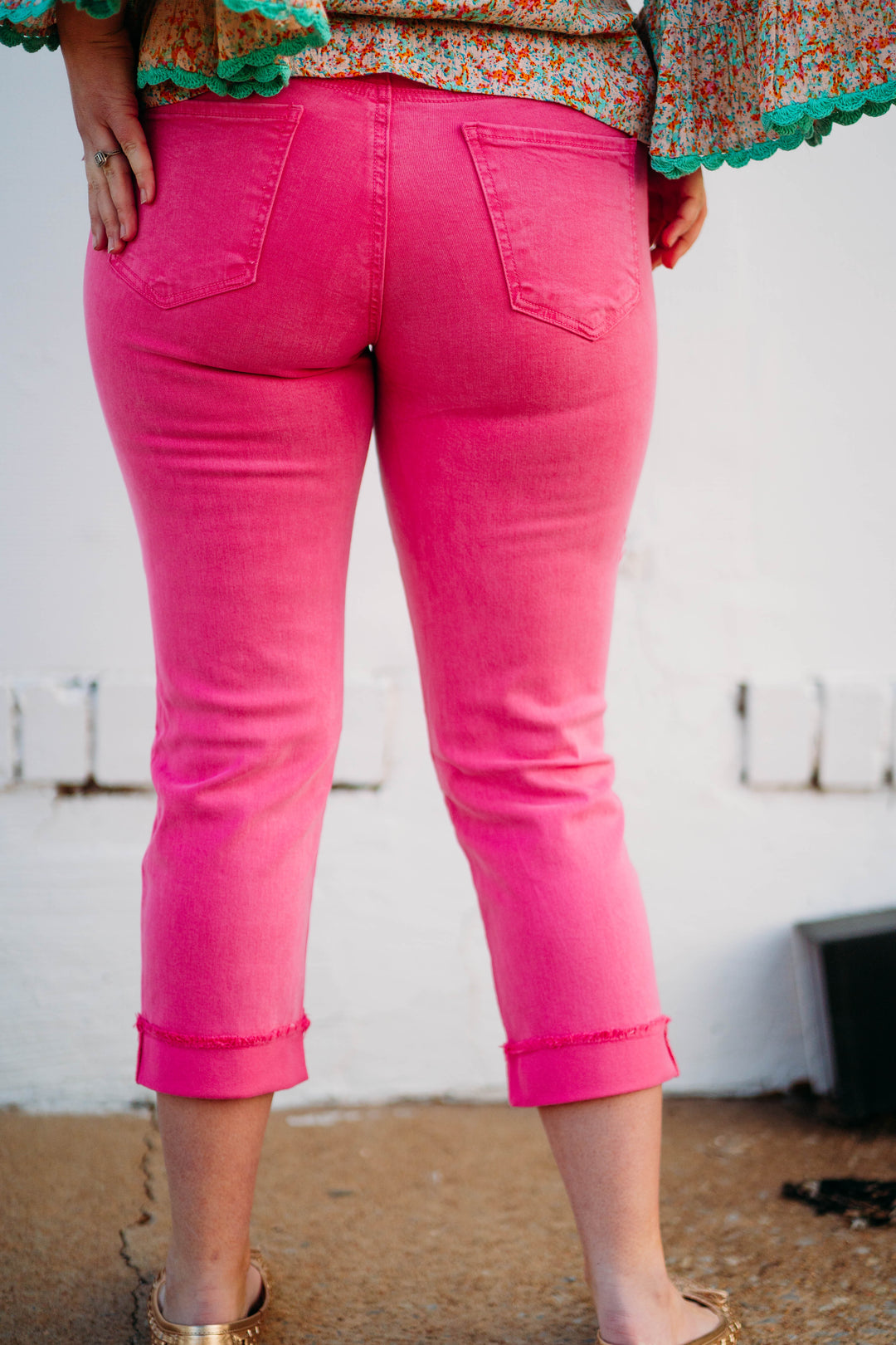 Kut: Amy Crop Straight Leg-Roll up in Sugar Coral