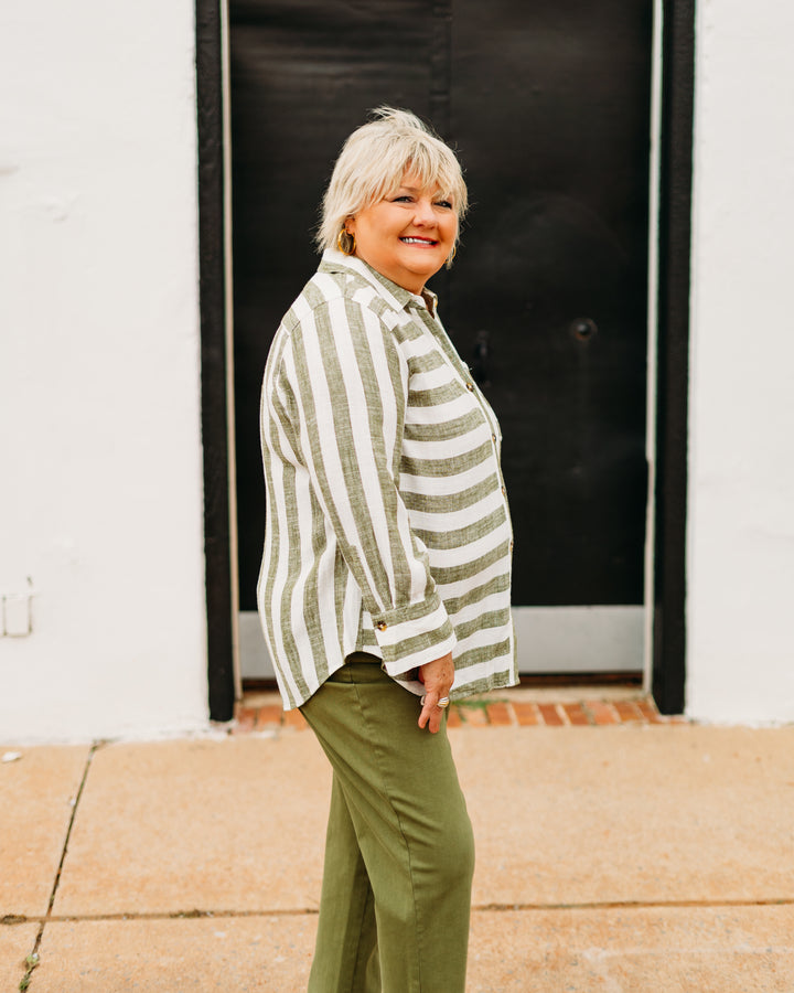 Multiples: 1 Button Turn-up Cuff 3/4 Sleeve Button Front Hi-Lo Shirt (M35510BM)