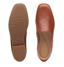 Load image into Gallery viewer, Clarks: Sarafyna Freva in Tan Leather
