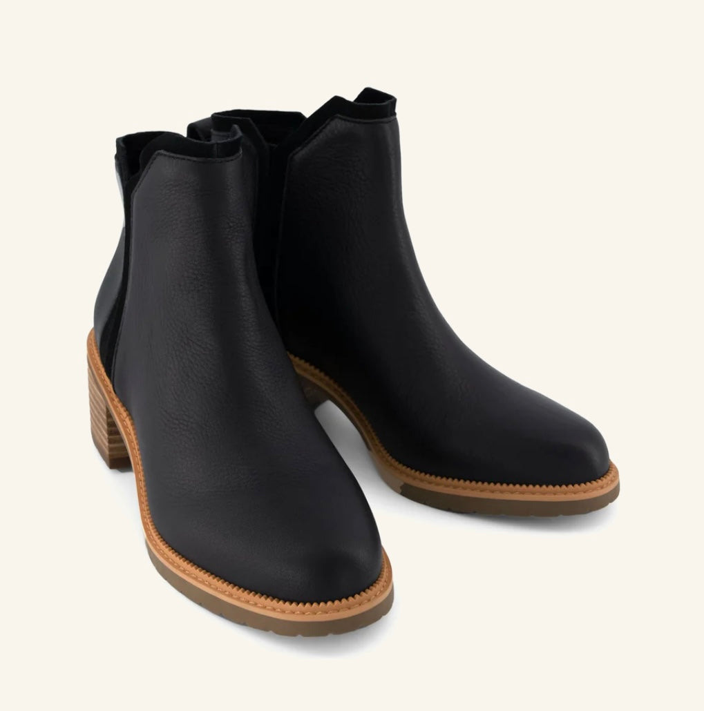 TOMS: Hailey Boots in Black Leather 10021305