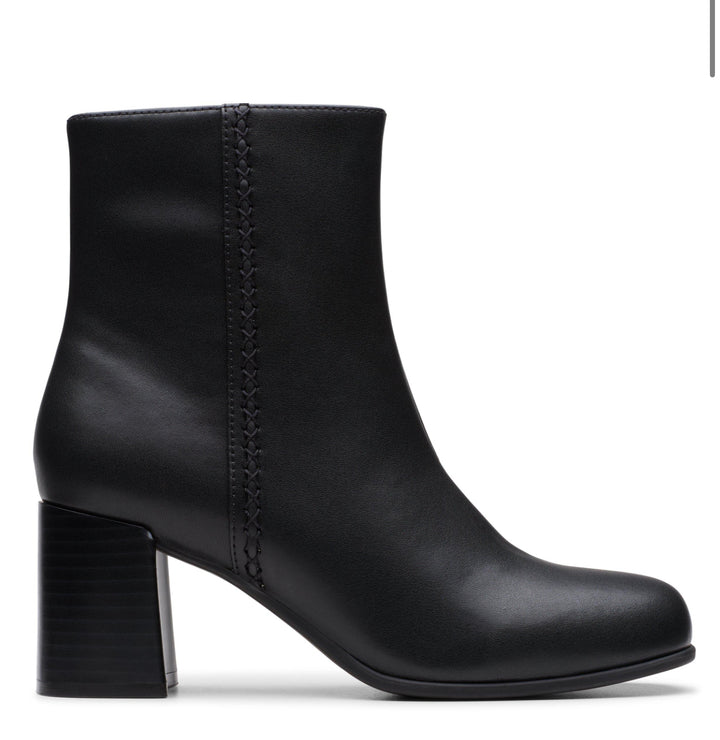 Clarks: Keirsta Faye Boots in Black 26180036
