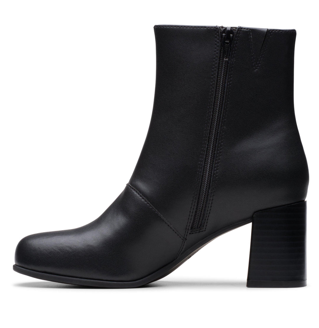 Clarks: Keirsta Faye Boots in Black 26180036