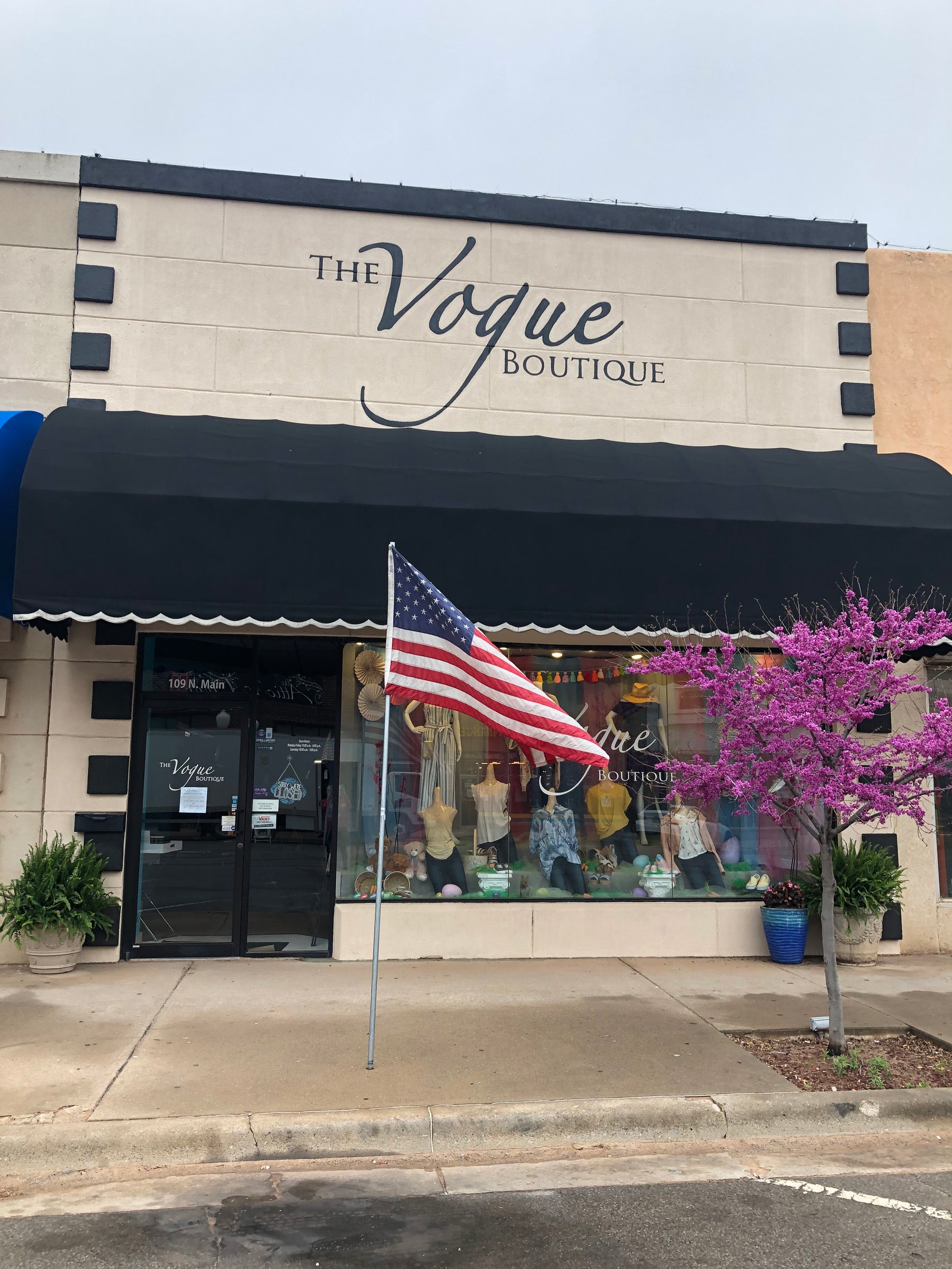 The Vogue Boutique Elk City Oklahoma Front of Store