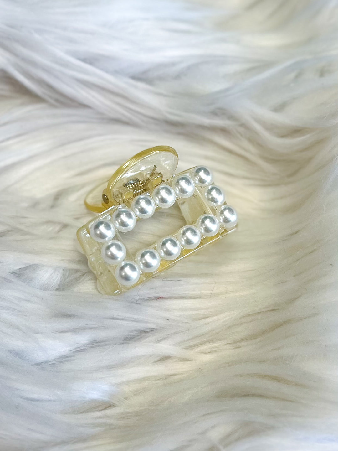 Fun & Fabulous: Little Pearl Claw Clip