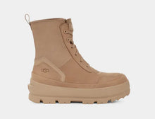 Load image into Gallery viewer, UGG: The Ugg Lug Boot in Sand
