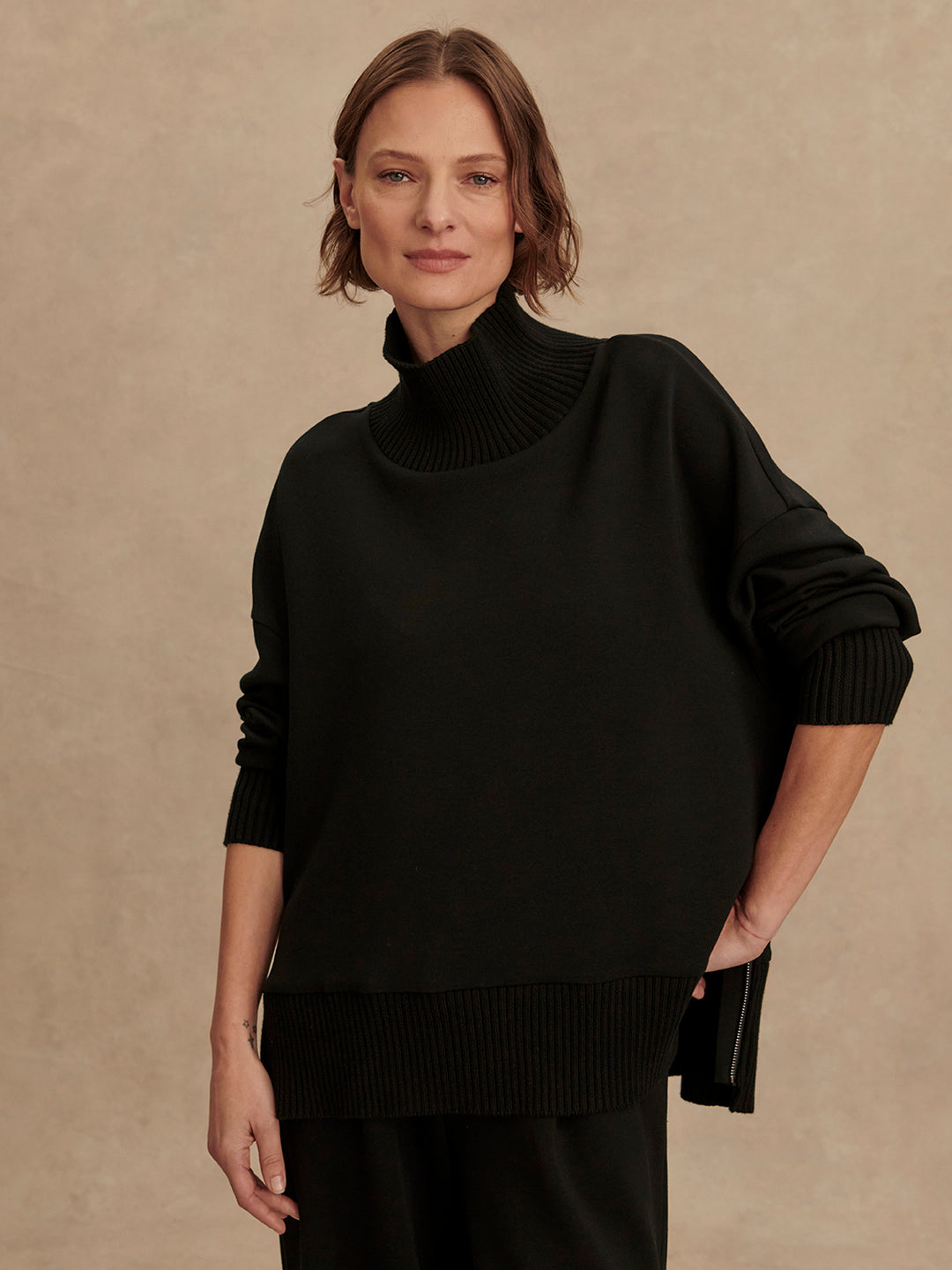 Varley: Barker High Neck Sweat in Black