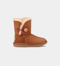 Load image into Gallery viewer, Ugg: Children’s Bailey Button Chesnut
