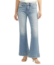 Load image into Gallery viewer, Jag: Kait Mid Rise Flare Jeans in Garden Blue
