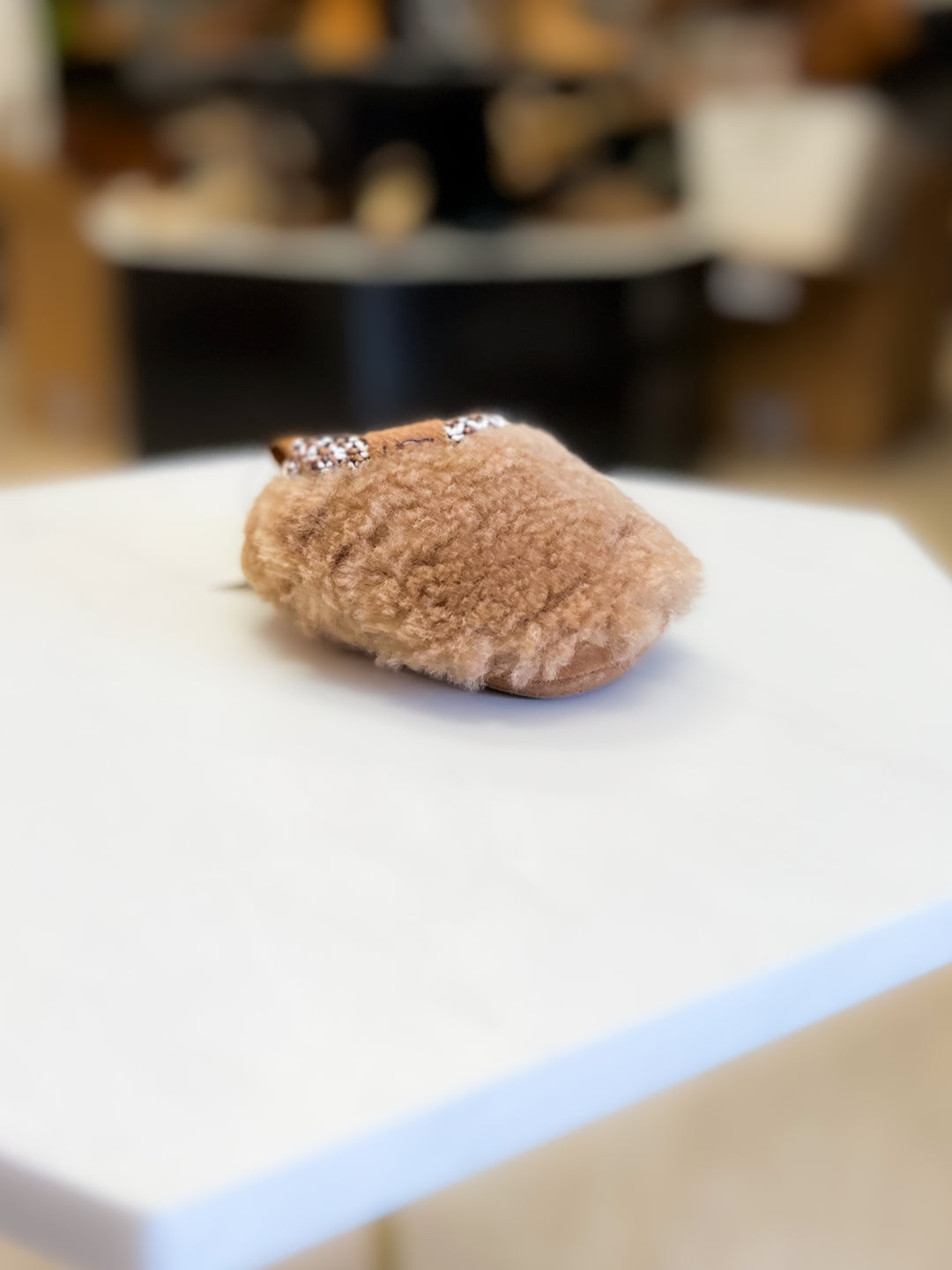 UGG: Infant Tasman Maxi Curly in Chestnut