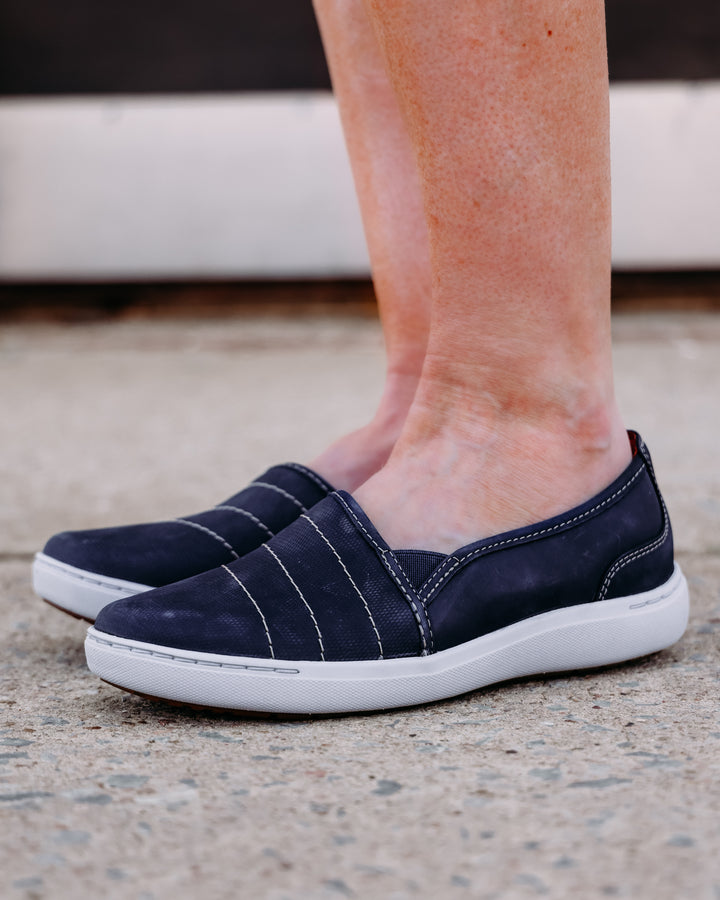 Clarks: Nalle Violet Navy Leather