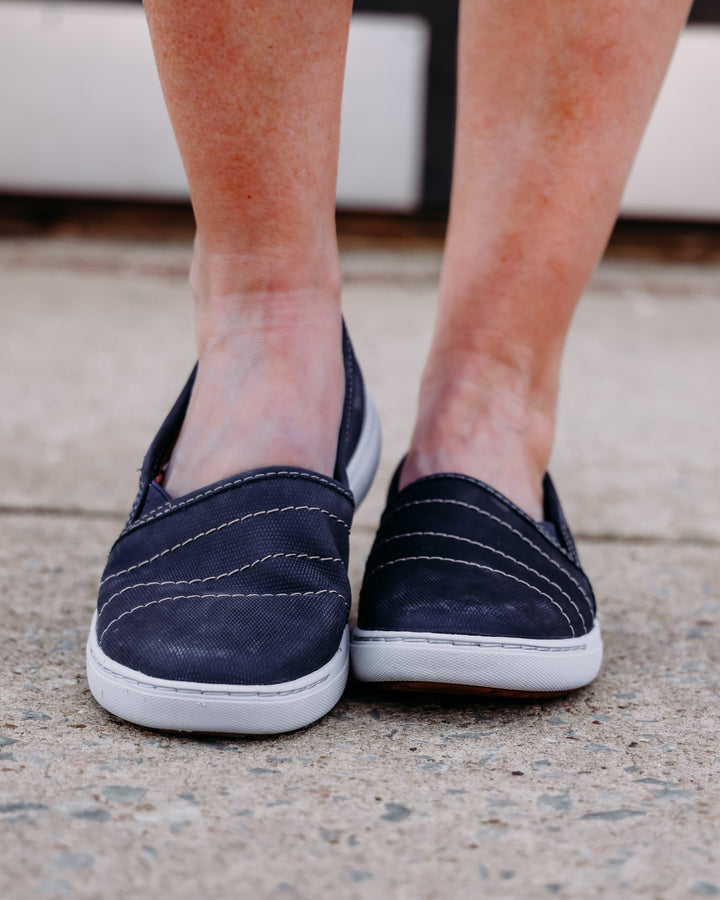 Clarks: Nalle Violet Navy Leather