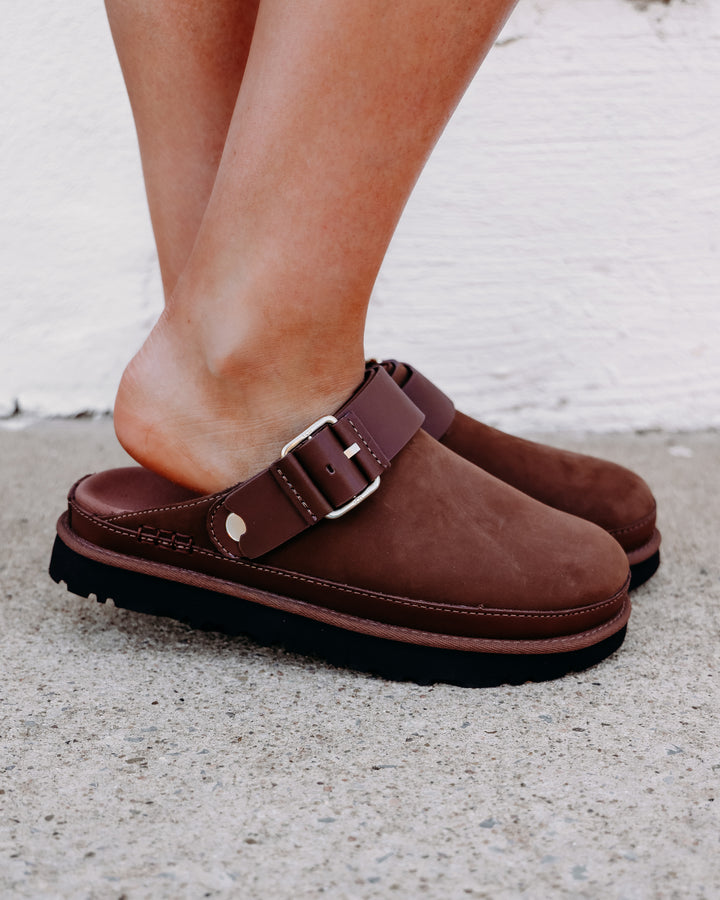UGG: W Goldenstar Villa Clog in Dark Chestnut (1169590)