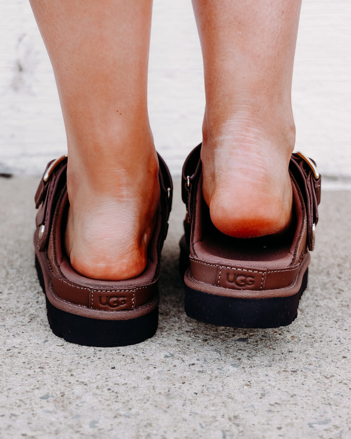 UGG: W Goldenstar Villa Clog in Dark Chestnut (1169590)