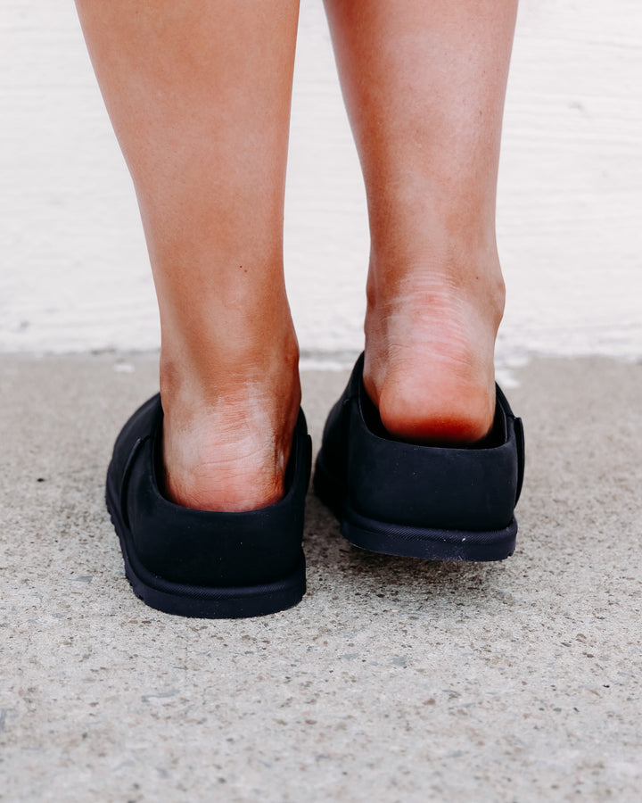 UGG: W Otzo Clog in Black (1181130)