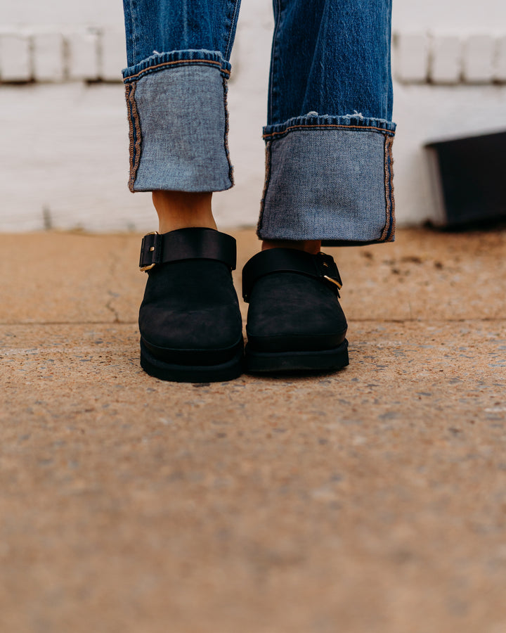 Ugg: W Goldenstar Villa Clog in Black
