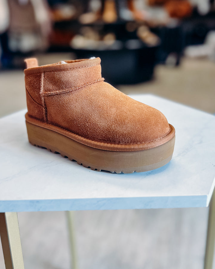 UGG: Kids Classic Ultra Mini Platform in Chestnut