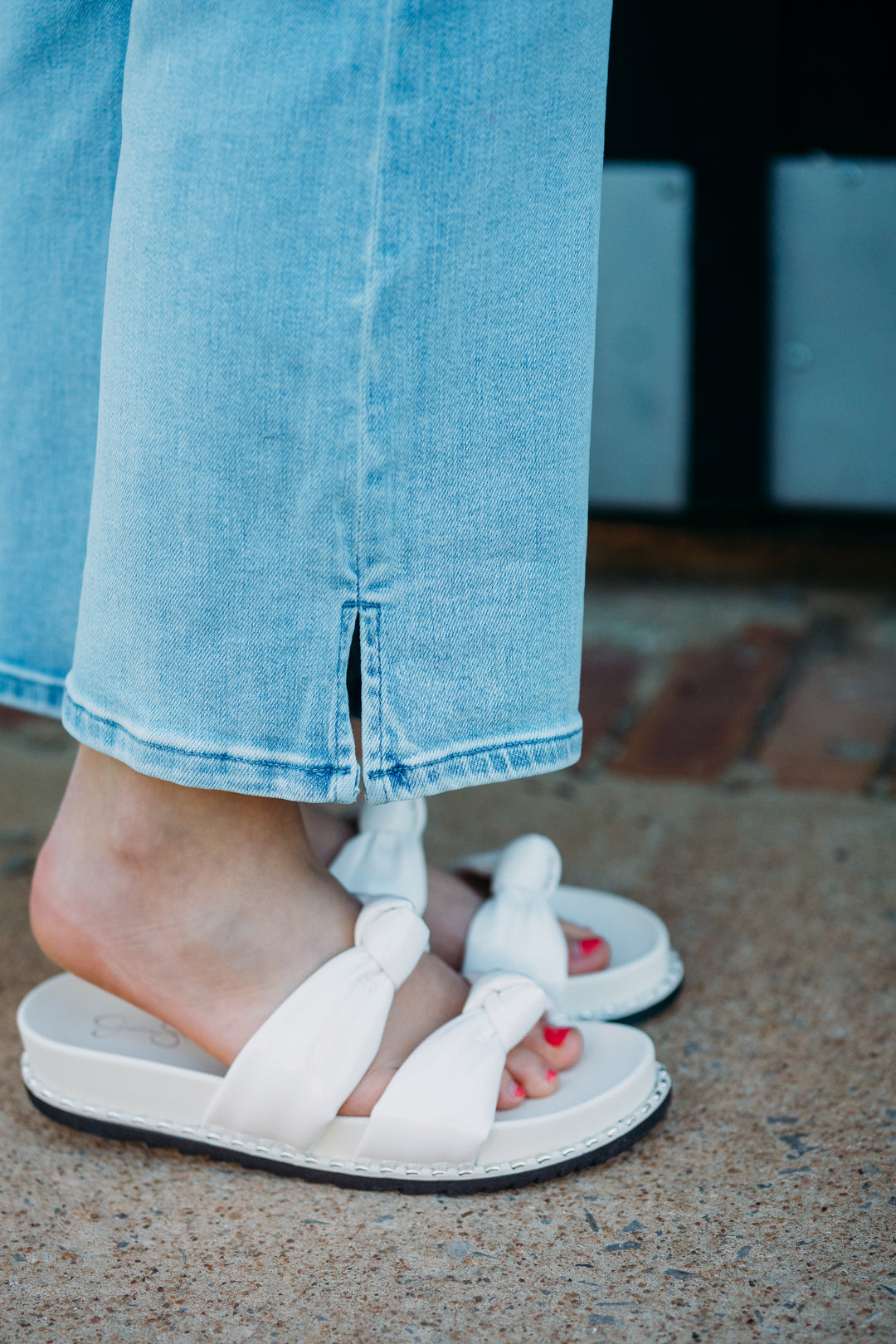Jessica Simpson: Caralyna Sandal in White